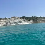 Vacanze Baia アパートホテル レアルモンテ