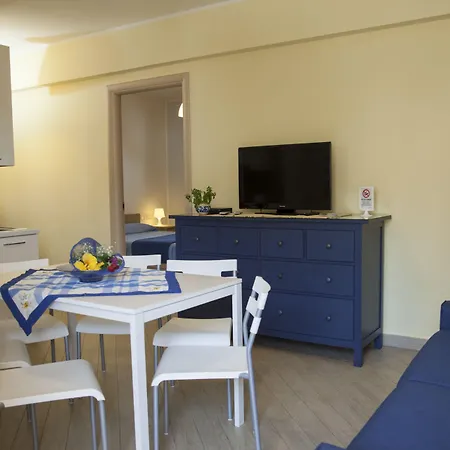 アパートホテル Vacanze Baia 4*